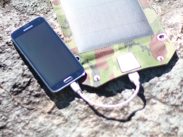 Foldable Camouflage 5W Solar Charger - 1000mA